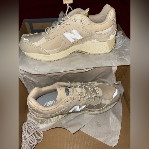 New Balance Cream and White Athletic Shoes - Picture 9 of 13